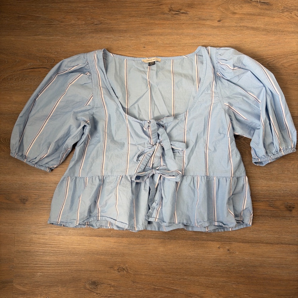 American Eagle tie front crop top